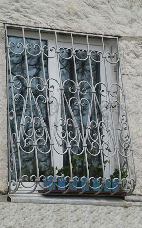 Кованые решетки на окна. Пример №12