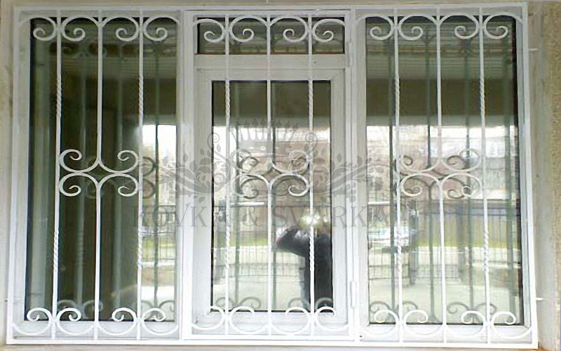 Кованые решетки на окна. Пример №9